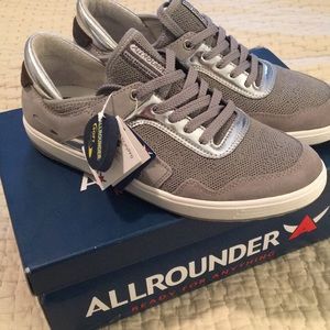 Allrounder Grey/Silver Sneakers - Size 7.5